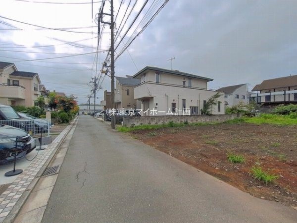 外観:前面道路含む現地土地写真