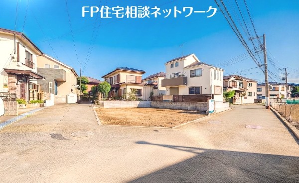 外観:前面道路含む現地土地写真