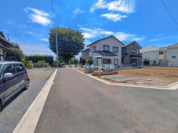 外観:前面道路含む現地土地写真