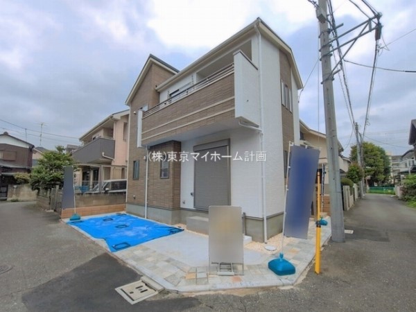外観:前面道路含む現地外観写真