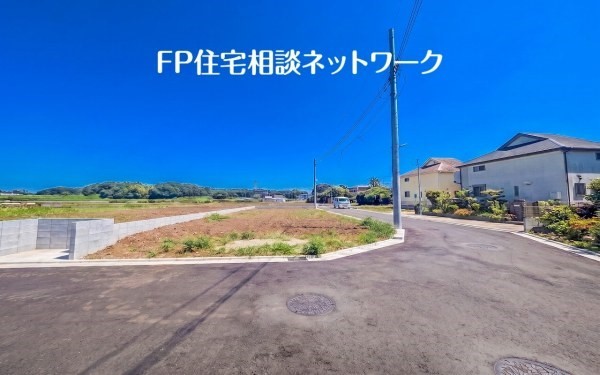 外観:前面道路含む現地写真