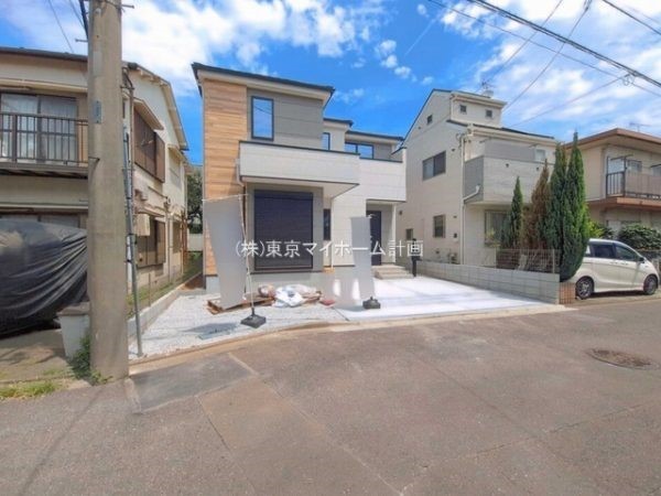 外観:前面道路含む現地外観写真