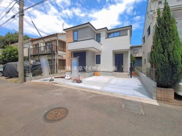 外観:前面道路含む現地外観写真