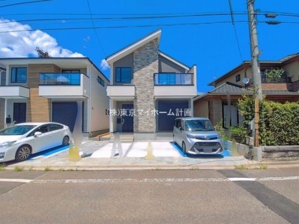 外観:前面道路含む現地外観写真