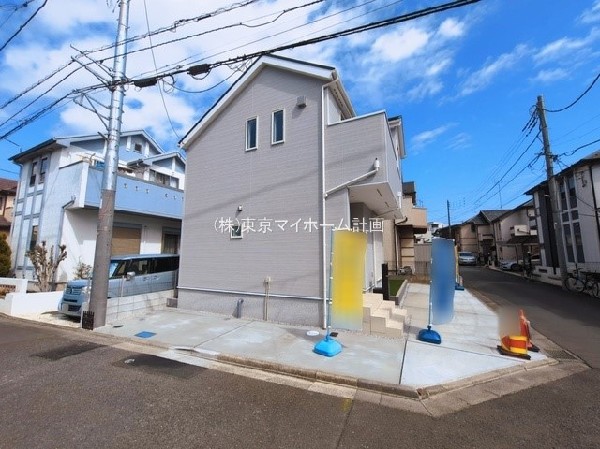 外観:前面道路含む現地外観写真