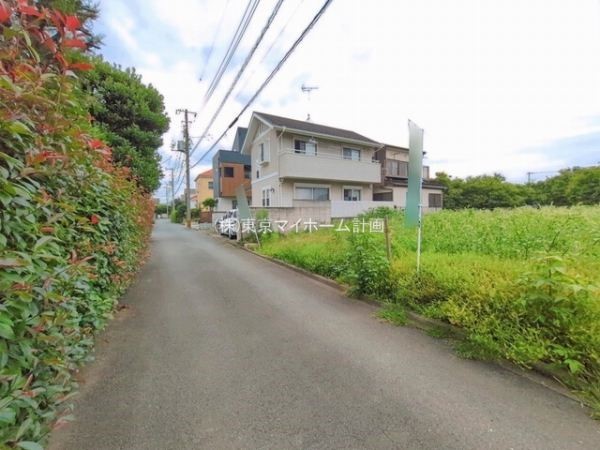 外観:前面道路含む現地写真