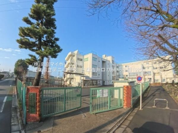 周辺環境:三鷹市立第二中学校