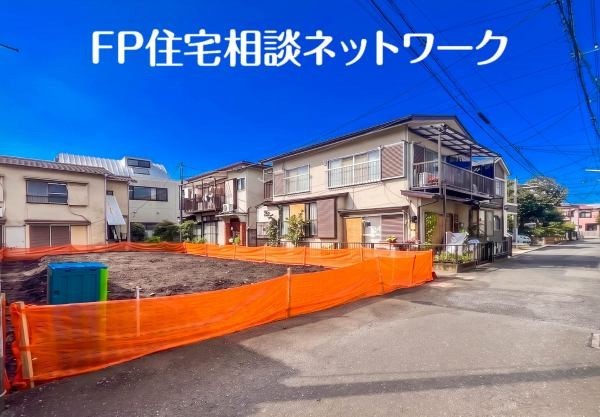 外観:前面道路含む現地土地写真