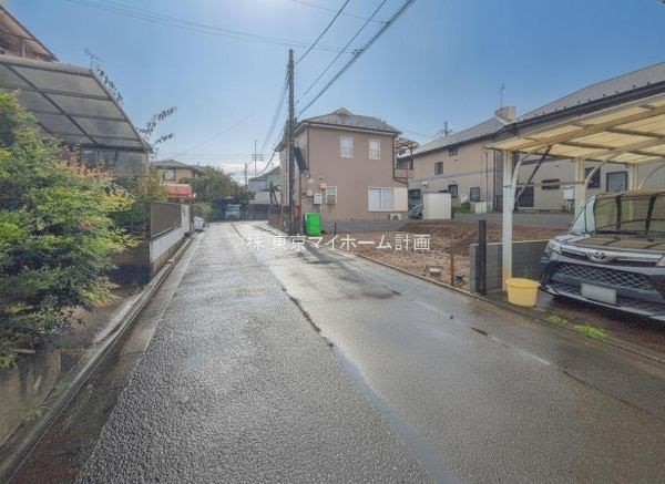 外観:前面道路含む現地外観写真