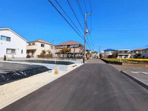 外観:前面道路含む現地土地写真