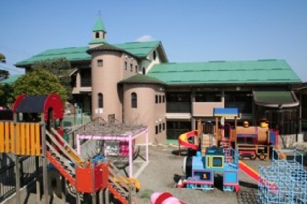 周辺環境:認定こども園三鷹中原幼稚園(健康、人間関係、環境、言語、表現の五領域の教育内容を、その月その月の教育のねらいの案を立て、それぞれの領域をバランスよく関連付けた保育をし、優れた統覚を育てる教育を行います。)