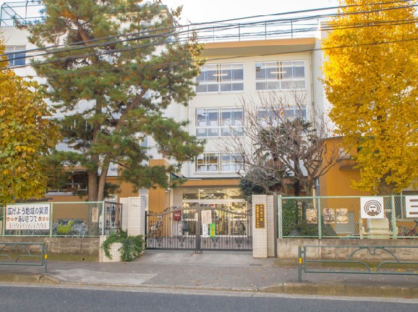 周辺環境:三鷹市立第一小学校