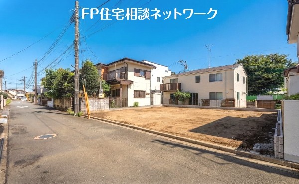 外観:前面道路含む現地写真