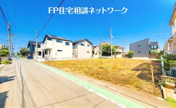 外観:前面道路含む現地写真