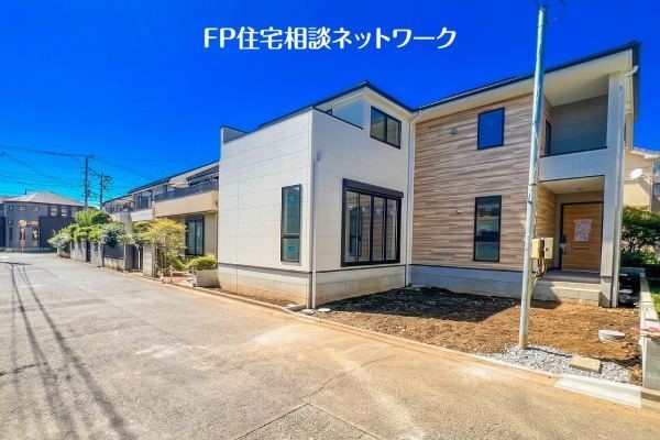 外観:前面道路含む現地外観写真