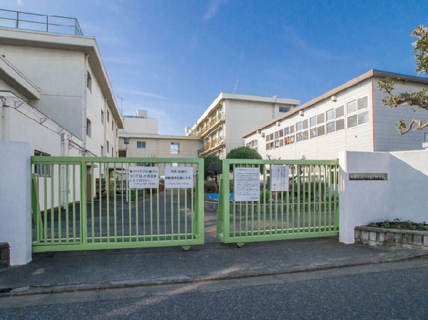 周辺環境:小平市立小平第一中学校