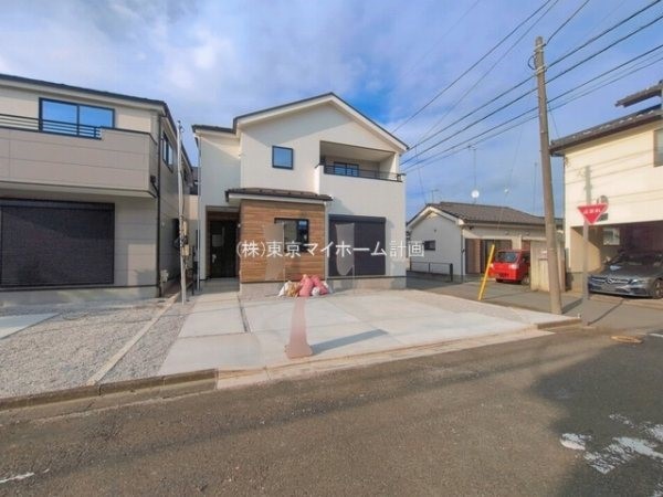外観:前面道路含む現地外観写真