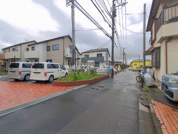 外観:前面道路含む現地外観写真