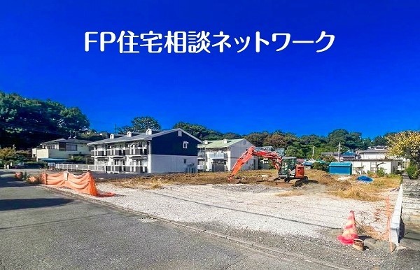 外観:前面道路含む現地土地写真