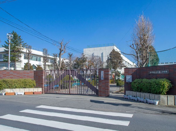 周辺環境:立川市立立川第二中学校(緑豊かでのびのびとした環境に恵まれ、地域に根付いた中学校です。)