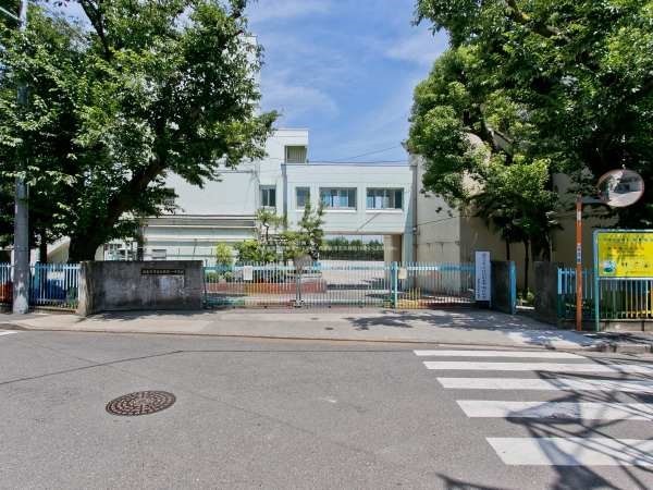 周辺環境:西東京市立田無第一中学校