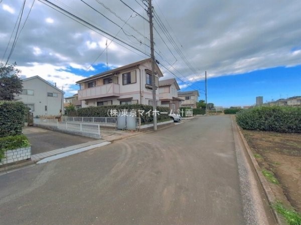 外観:前面道路含む現地写真